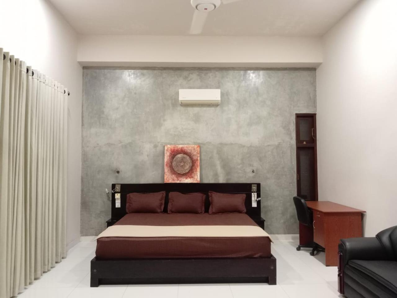 Thalangama Lakeview Lodge Батарамула Екстериор снимка