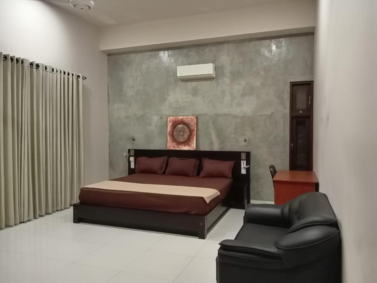 Thalangama Lakeview Lodge Батарамула Екстериор снимка