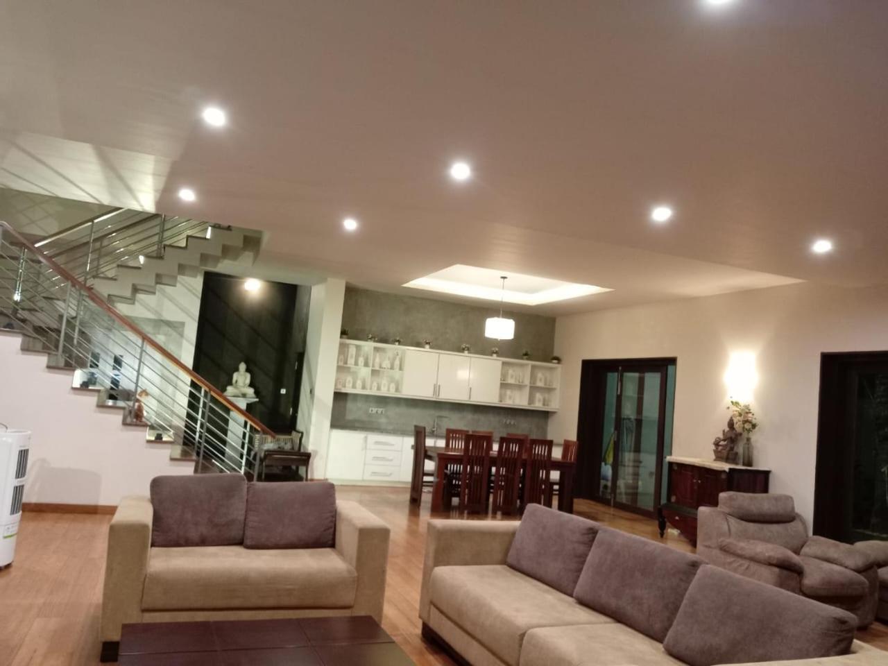 Thalangama Lakeview Lodge Батарамула Екстериор снимка