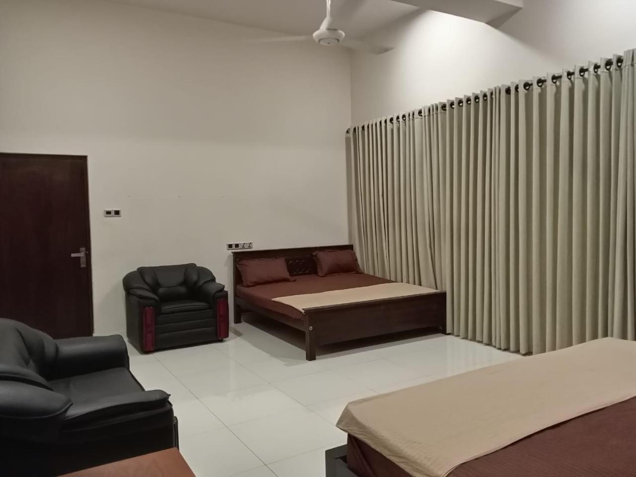 Thalangama Lakeview Lodge Батарамула Екстериор снимка
