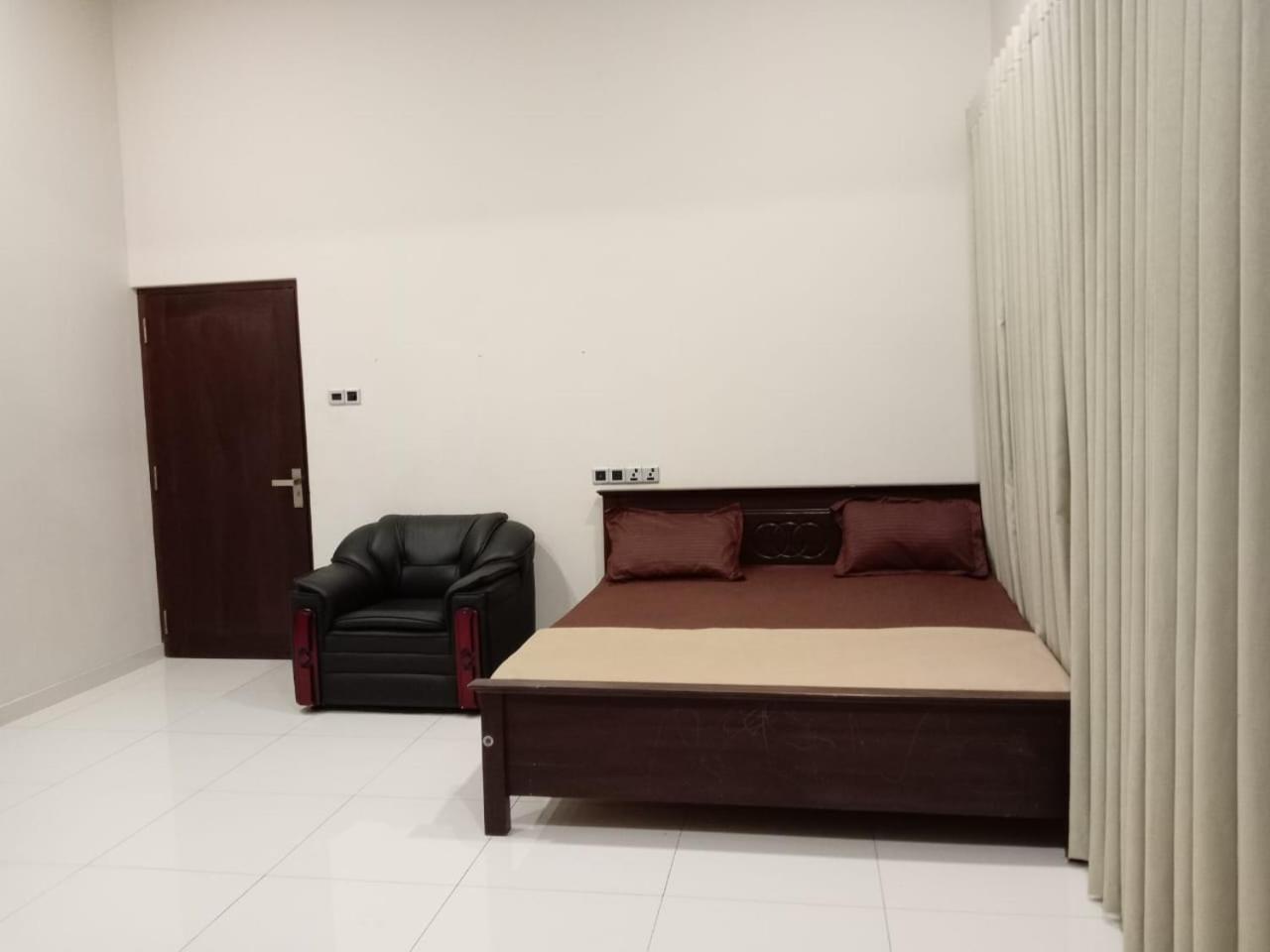 Thalangama Lakeview Lodge Батарамула Екстериор снимка