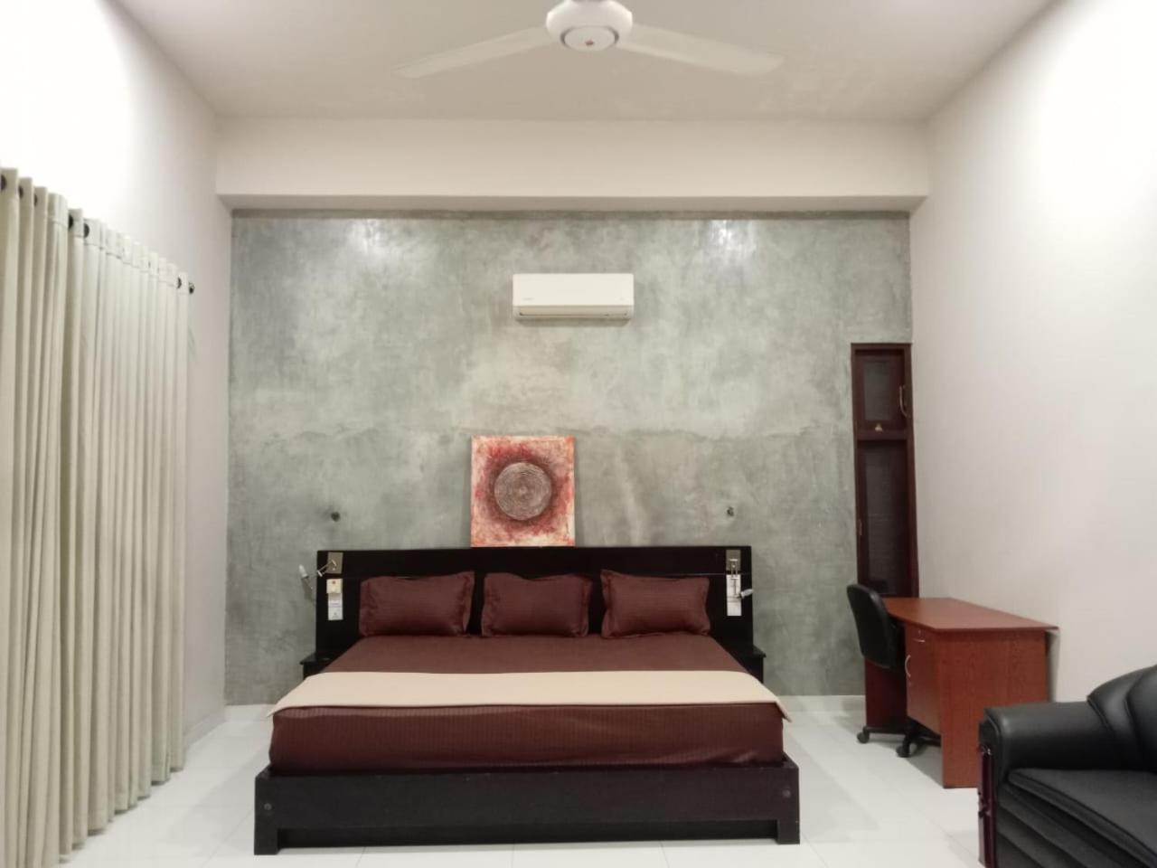 Thalangama Lakeview Lodge Батарамула Екстериор снимка