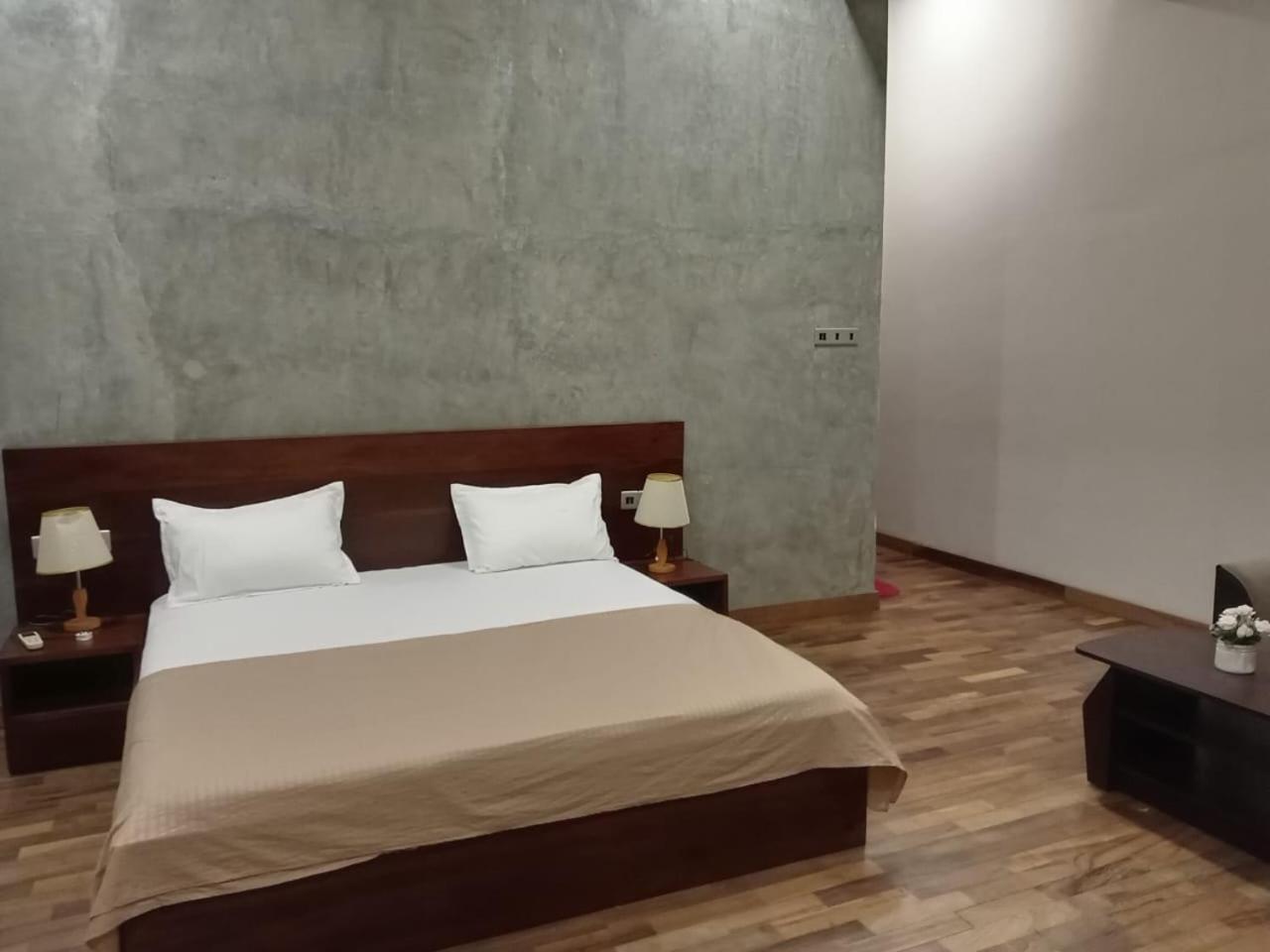 Thalangama Lakeview Lodge Батарамула Екстериор снимка