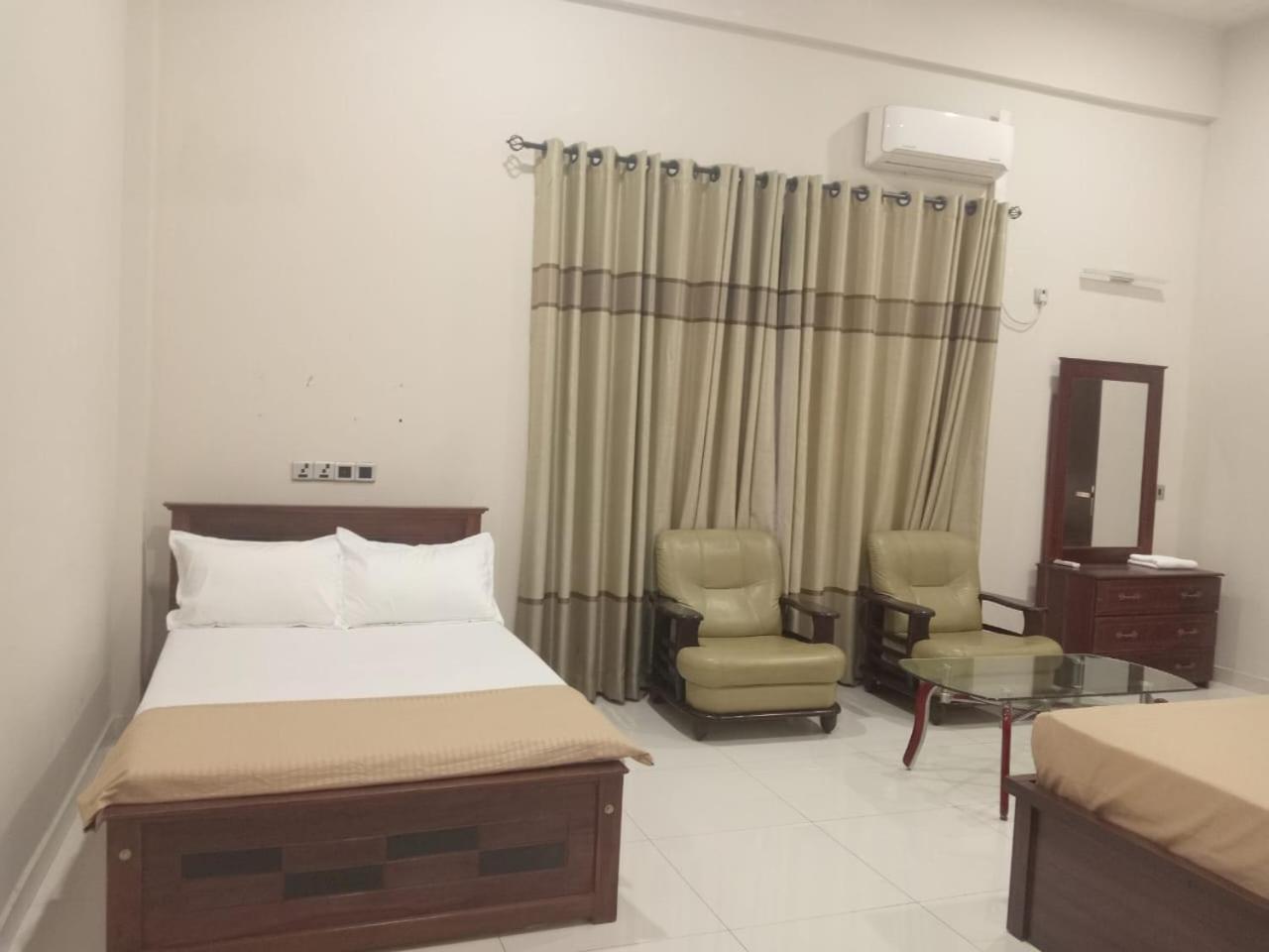 Thalangama Lakeview Lodge Батарамула Екстериор снимка