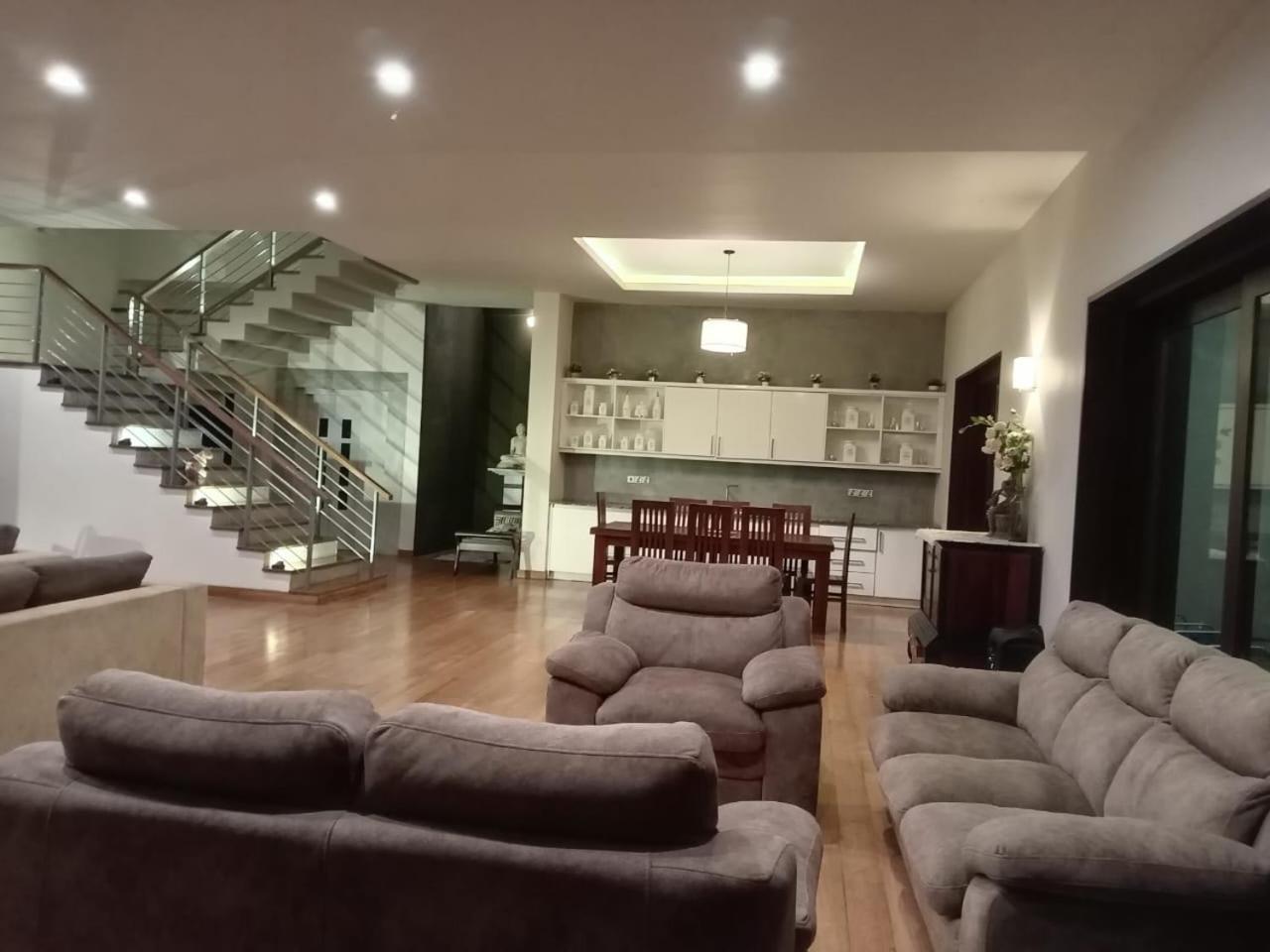 Thalangama Lakeview Lodge Батарамула Екстериор снимка